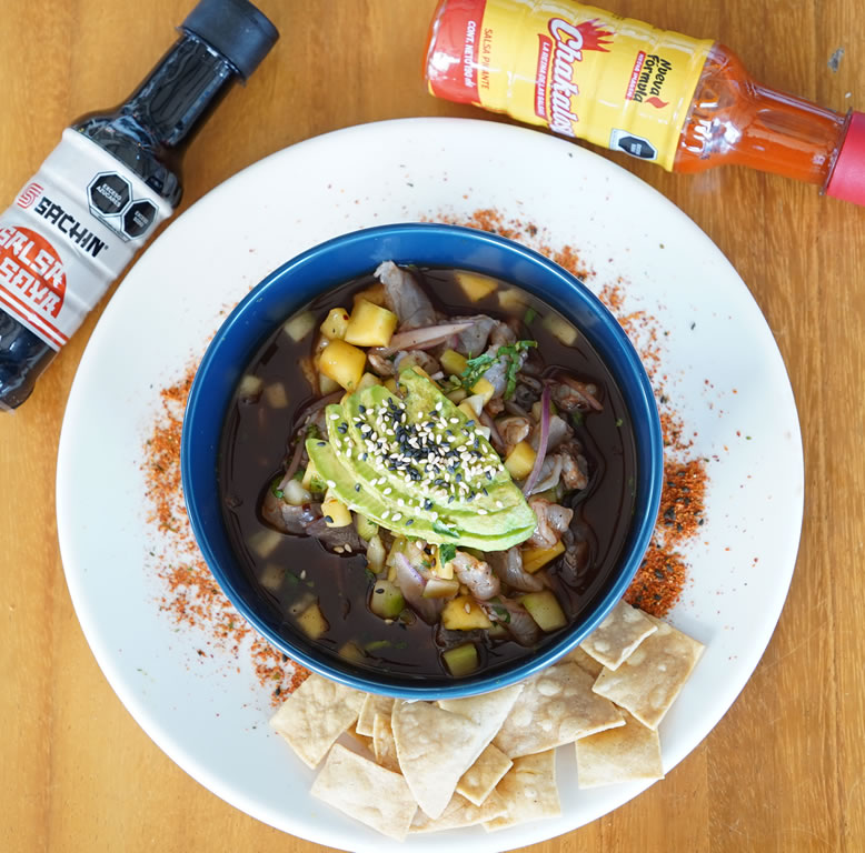 Ceviche de atún, camarones y mango a la Chakalosa